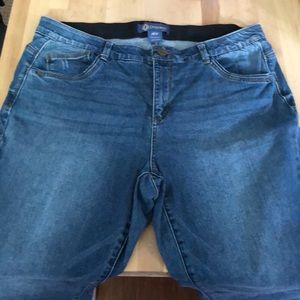Democracy women’s cropped denim 16W like new